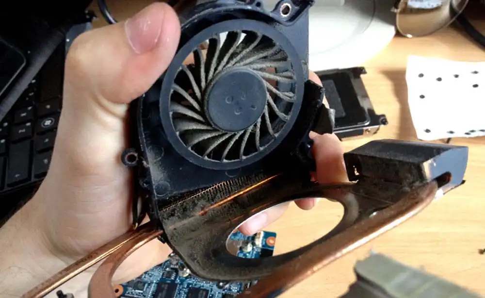 Чистка ноутбука HP от пыли в Красногорске | Замена термопасты